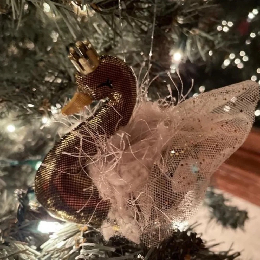 Golden Swan Tree Ornament, NWT 🦢 - Picture 4 of 4